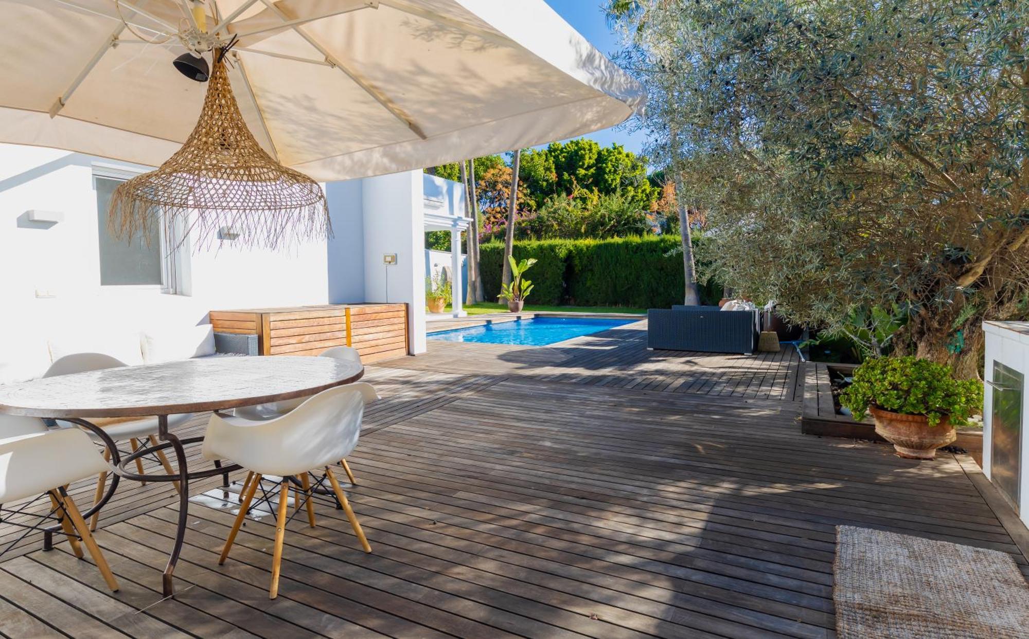 Unique Luxury Side With Heated Pool *