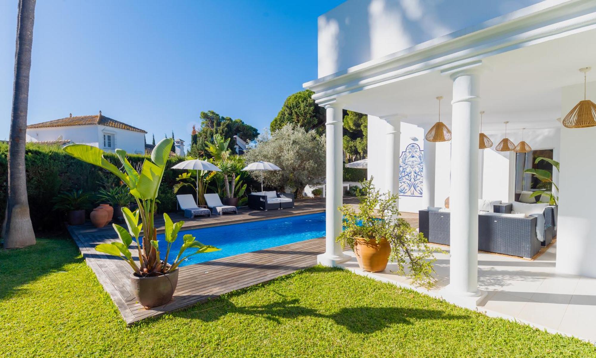 Unique Luxury Side With Heated Pool *